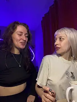 Snapshot of Dooubletroublee chatting on 09.30.25 Dooubletroublee online show from 09.30.25