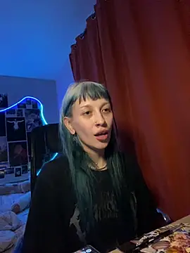 Snapshot of Dooubletroublee chatting on 10.15.25 Dooubletroublee online show from 10.15.25