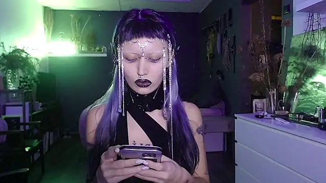 Snapshot of god_x_girl chatting on 12.17.24 god x girl online show from 12.17.24