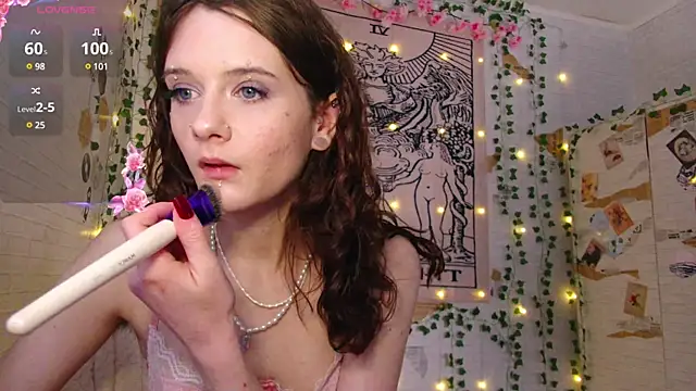 Snapshot of summerhazeee chatting on 03.19.25 summerhazeee online show from 03.19.25