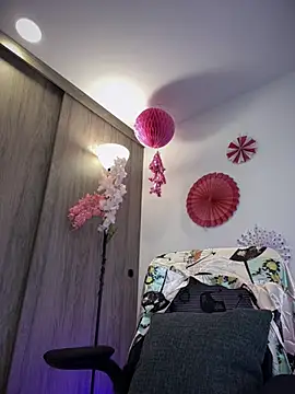 Snapshot of Rae_Lil_White chatting on 03.21.25 Rae Lil White online show from 03.21.25