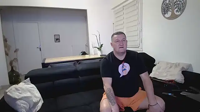 Snapshot of darkmoonsubmissive chatting on 01.14.25 darkmoonsubmissive online show from 01.14.25