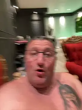 Snapshot of darkmoonsubmissive chatting on 02.26.25 darkmoonsubmissive online show from 02.26.25