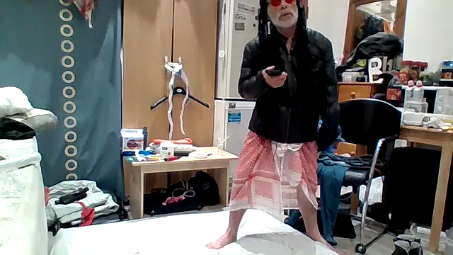 Snapshot of DaddyQuimHot chatting on 09.29.25 DaddyQuimHot online show from 09.29.25