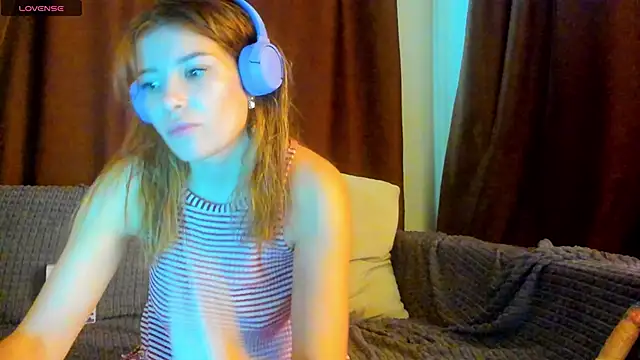 Snapshot of Leila_purr18 chatting on 10.02.25 Leila purr18 online show from 10.02.25