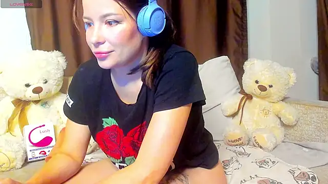 Snapshot of Leila_purr18 chatting on 10.05.25 Leila purr18 online show from 10.05.25