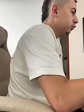 Snapshot of DanielGomez9 chatting on 01.02.25 DanielGomez9 online show from 01.02.25