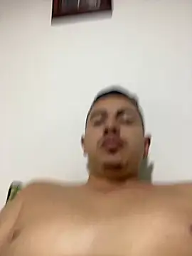 Snapshot of DanielGomez9 chatting on 01.14.25 DanielGomez9 online show from 01.14.25