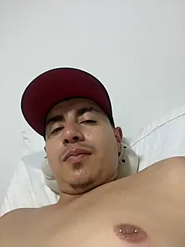 Snapshot of DanielGomez9 chatting on 01.27.25 DanielGomez9 online show from 01.27.25