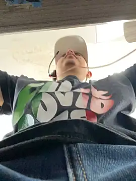 Snapshot of DanielGomez9 chatting on 01.27.25 DanielGomez9 online show from 01.27.25