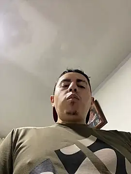 Snapshot of DanielGomez9 chatting on 02.19.25 DanielGomez9 online show from 02.19.25