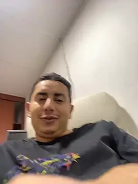 Snapshot of DanielGomez9 chatting on 02.22.25 DanielGomez9 online show from 02.22.25