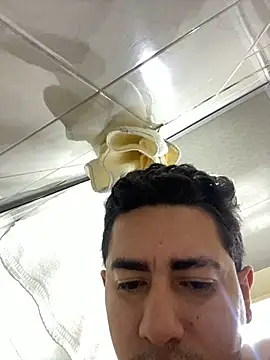 Snapshot of DanielGomez9 chatting on 03.17.25 DanielGomez9 online show from 03.17.25