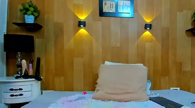 Snapshot of marianaa90 chatting on 12.20.24 marianaa90 online show from 12.20.24