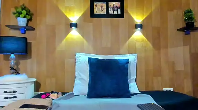 Snapshot of marianaa90 chatting on 12.23.24 marianaa90 online show from 12.23.24