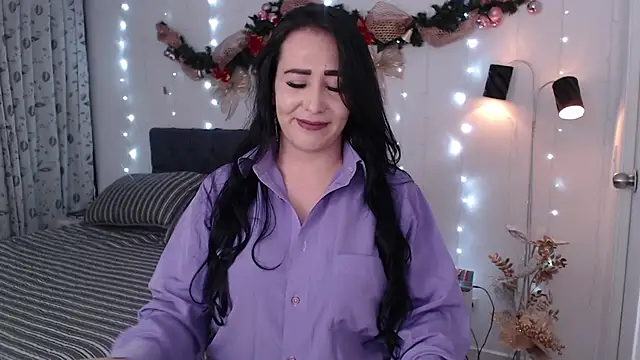Snapshot of miawilson_1 chatting on 12.29.24 miawilson 1 online show from 12.29.24