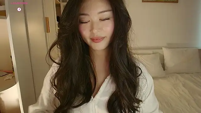 Snapshot of tenderlybaee chatting on 10.17.25 tenderlybaee online show from 10.17.25