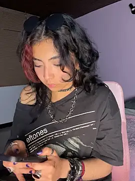 Snapshot of _Gothiccbitch_ chatting on 02.04.25  Gothiccbitch  online show from 02.04.25