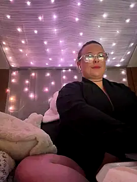 Snapshot of GinAnnTonic chatting on 12.03.24 GinAnnTonic online show from 12.03.24