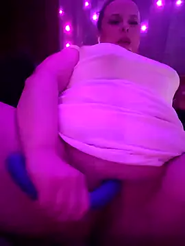 Snapshot of GinAnnTonic chatting on 02.05.25 GinAnnTonic online show from 02.05.25