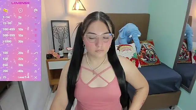 Snapshot of delilaquinn chatting on 12.10.24 delilaquinn online show from 12.10.24