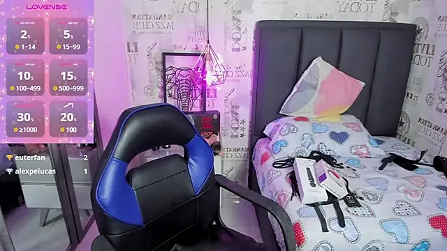 Snapshot of delilaquinn chatting on 02.15.25 delilaquinn online show from 02.15.25