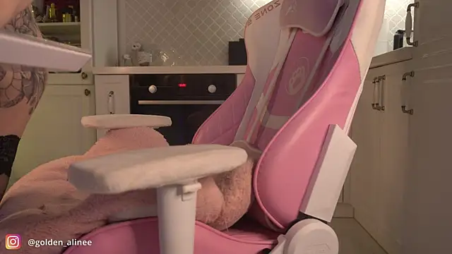 Golden Aline online show from 01.03.25