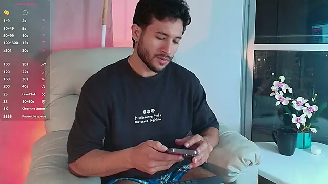 Snapshot of Valentinoford chatting on 01.27.25 Valentinoford online show from 01.27.25