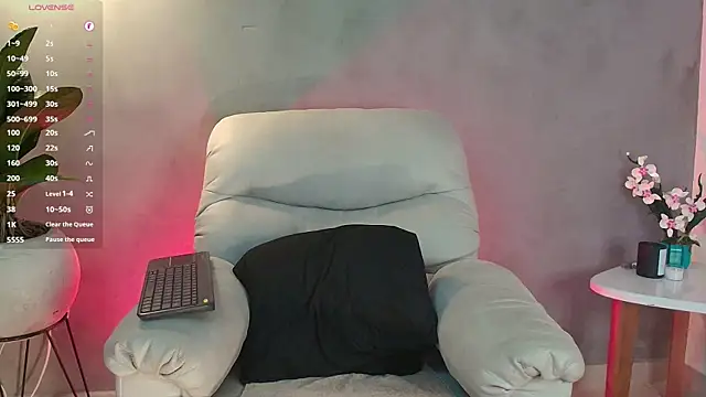 Snapshot of Valentinoford chatting on 02.28.25 Valentinoford online show from 02.28.25