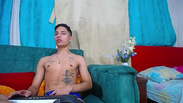 Snapshot of Leon_hot_X chatting on 12.29.24 Leon hot X online show from 12.29.24