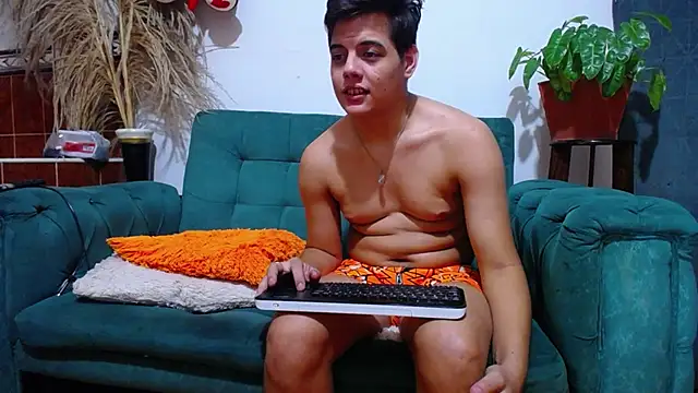 Snapshot of Leon_hot_X chatting on 03.01.25 Leon hot X online show from 03.01.25