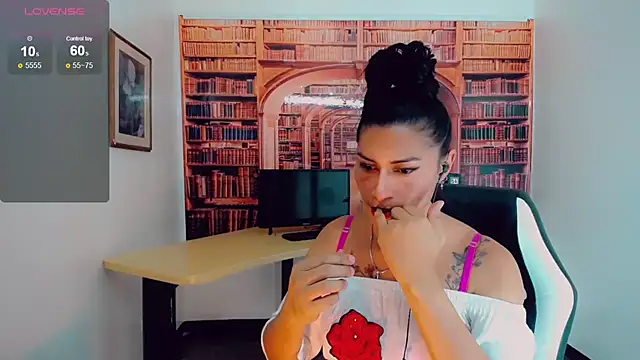 khiara moretti online show from 01.11.25