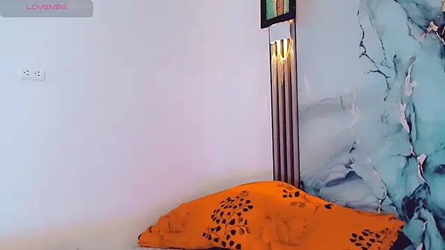 khiara moretti online show from 11.14.25