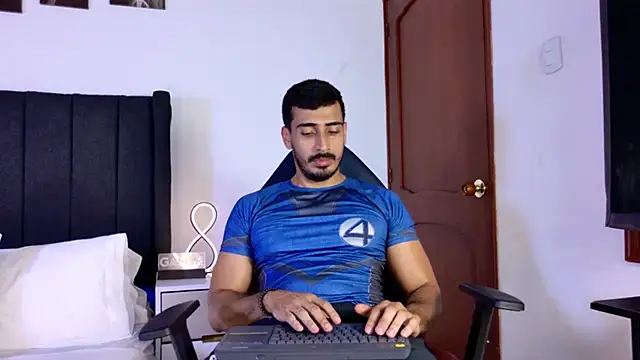 Snapshot of muscle_ares chatting on 11.05.25 muscle ares online show from 11.05.25