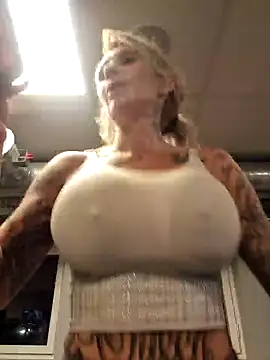 Snapshot of Ninasweden chatting on 12.10.24 Ninasweden online show from 12.10.24