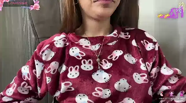 Snapshot of Royal_girl_1 chatting on 12.18.24 Royal girl 1 online show from 12.18.24