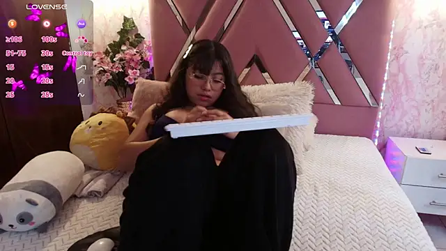 Snapshot of Miaa_Smiith1 chatting on 03.08.25 Miaa Smiith1 online show from 03.08.25