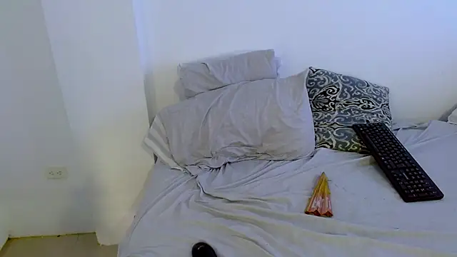 Snapshot of samanta_r_ chatting on 02.10.25 samanta r online show from 02.10.25