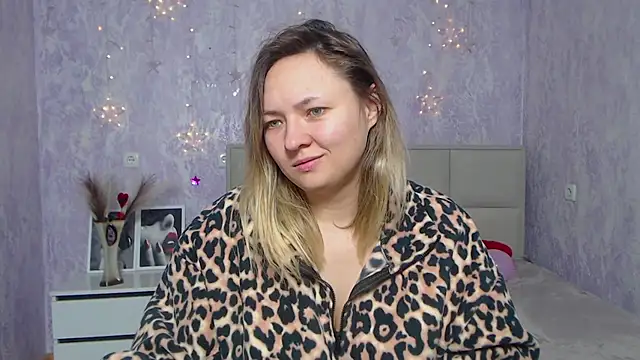 Snapshot of SallyVerda chatting on 01.14.25 SallyVerda online show from 01.14.25