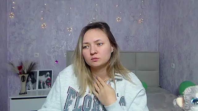 Snapshot of SallyVerda chatting on 01.20.25 SallyVerda online show from 01.20.25