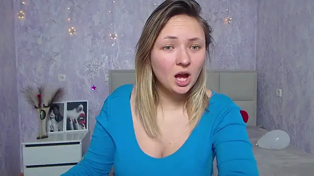 Snapshot of SallyVerda chatting on 01.27.25 SallyVerda online show from 01.27.25