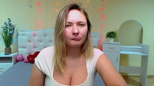 Snapshot of SallyVerda chatting on 01.30.25 SallyVerda online show from 01.30.25