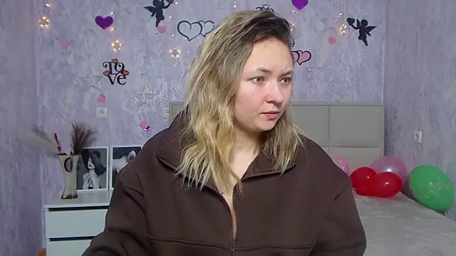 Snapshot of SallyVerda chatting on 02.03.25 SallyVerda online show from 02.03.25