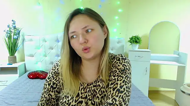 Snapshot of SallyVerda chatting on 02.06.25 SallyVerda online show from 02.06.25
