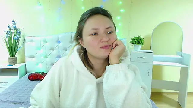 Snapshot of SallyVerda chatting on 02.06.25 SallyVerda online show from 02.06.25