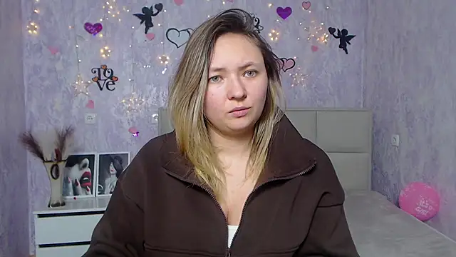 Snapshot of SallyVerda chatting on 02.06.25 SallyVerda online show from 02.06.25