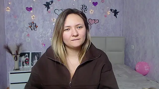 Snapshot of SallyVerda chatting on 02.07.25 SallyVerda online show from 02.07.25