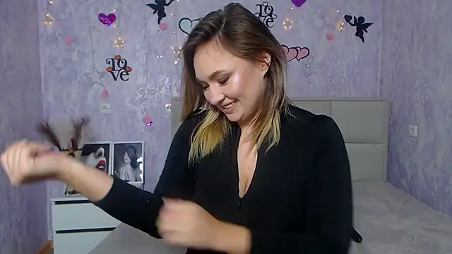 Snapshot of SallyVerda chatting on 02.08.25 SallyVerda online show from 02.08.25
