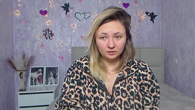 Snapshot of SallyVerda chatting on 02.13.25 SallyVerda online show from 02.13.25