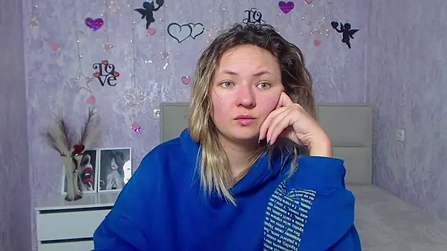 Snapshot of SallyVerda chatting on 02.20.25 SallyVerda online show from 02.20.25